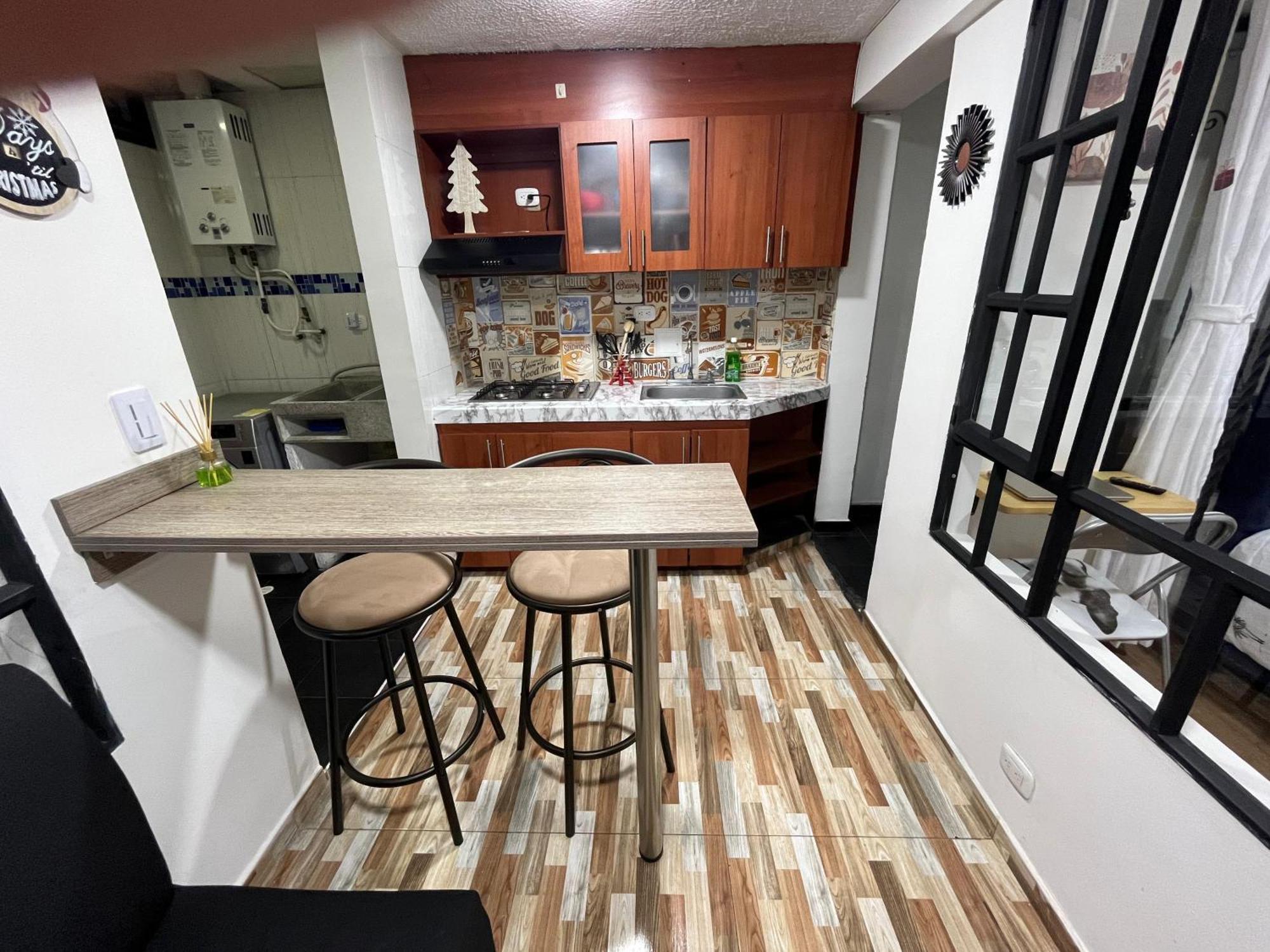 Apartamento Apartasuites 53 Cerca Al Aeropuerto 02
